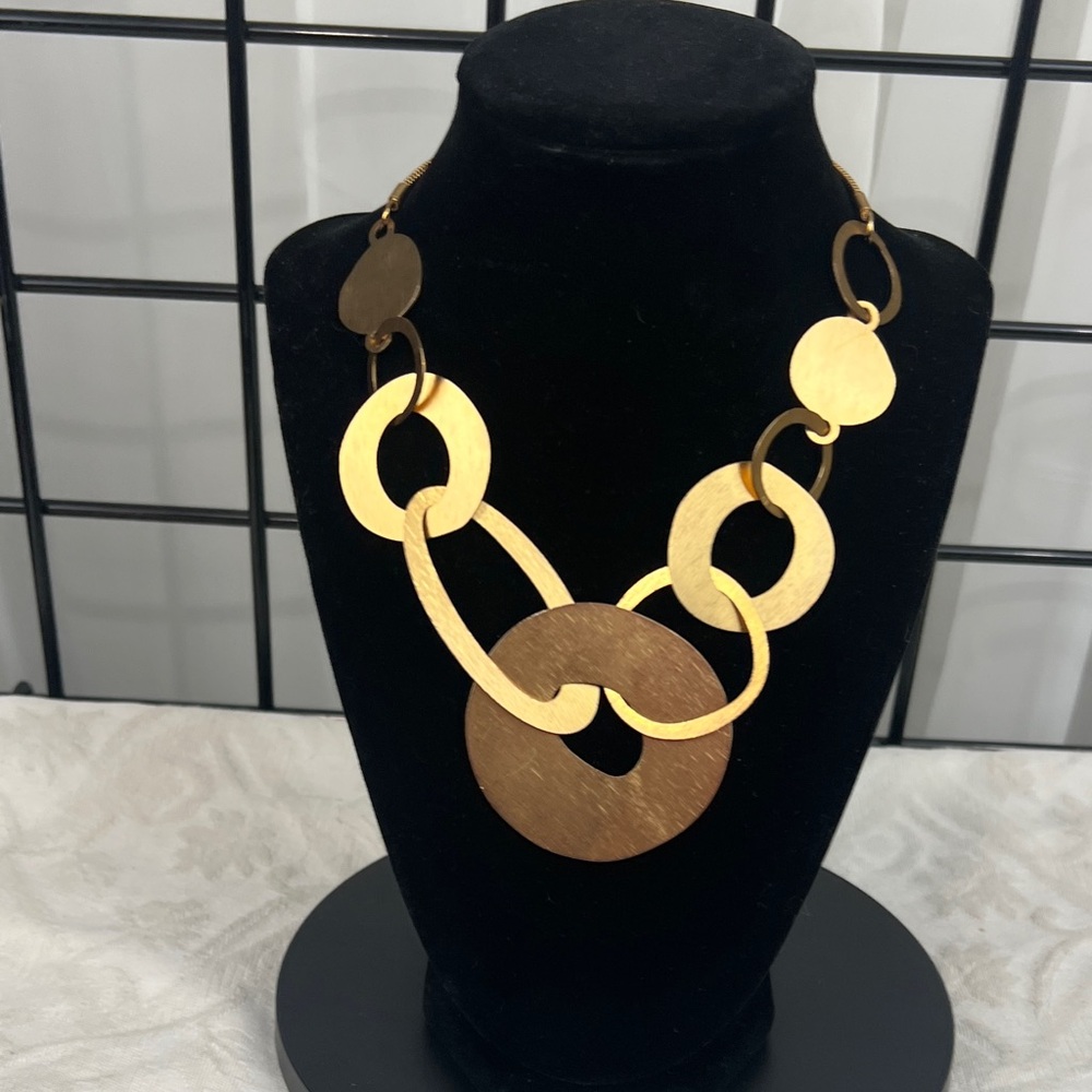 White House Black Market Gold Statement Link Circle Necklace new tags